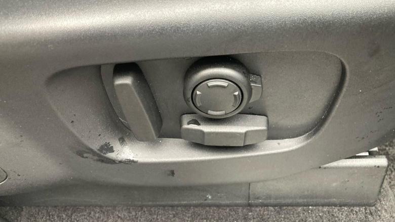 Land Rover Discovery 3.0 D300 Dynamic SE 5dr Auto Diesel Station Wagon